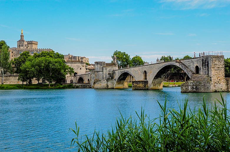 camping pont d'avignon