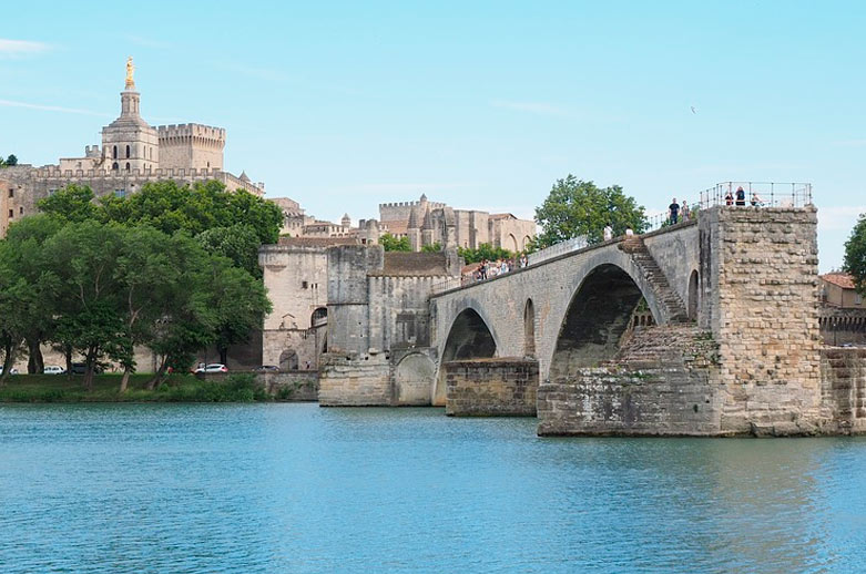 camping pont avignon